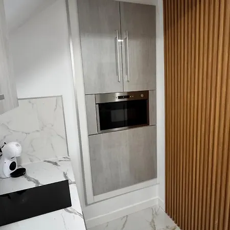 Americas Ponderosa 1000 Apartment